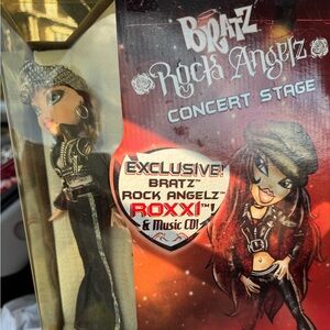 Bratz Rock Angelz Roxxi Doll with Music CD and concert stage BRAND NEW UNOPENED